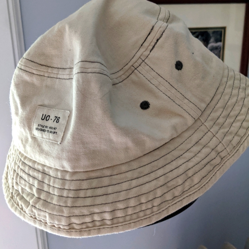Urban Outfitters bucket hat NWOT